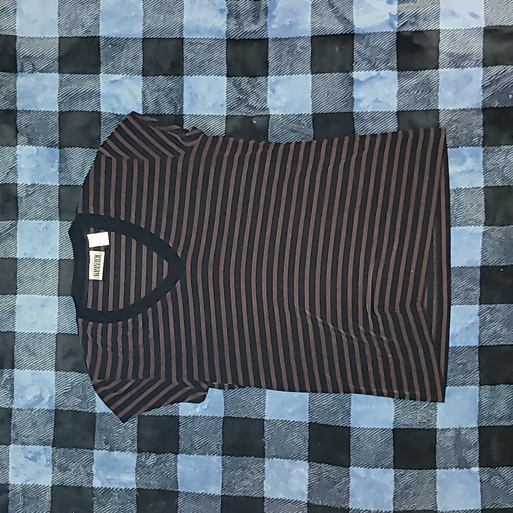 Vintage. Made in USA. Chico's Design. 5 % spandex. Women's v-neck size 0.